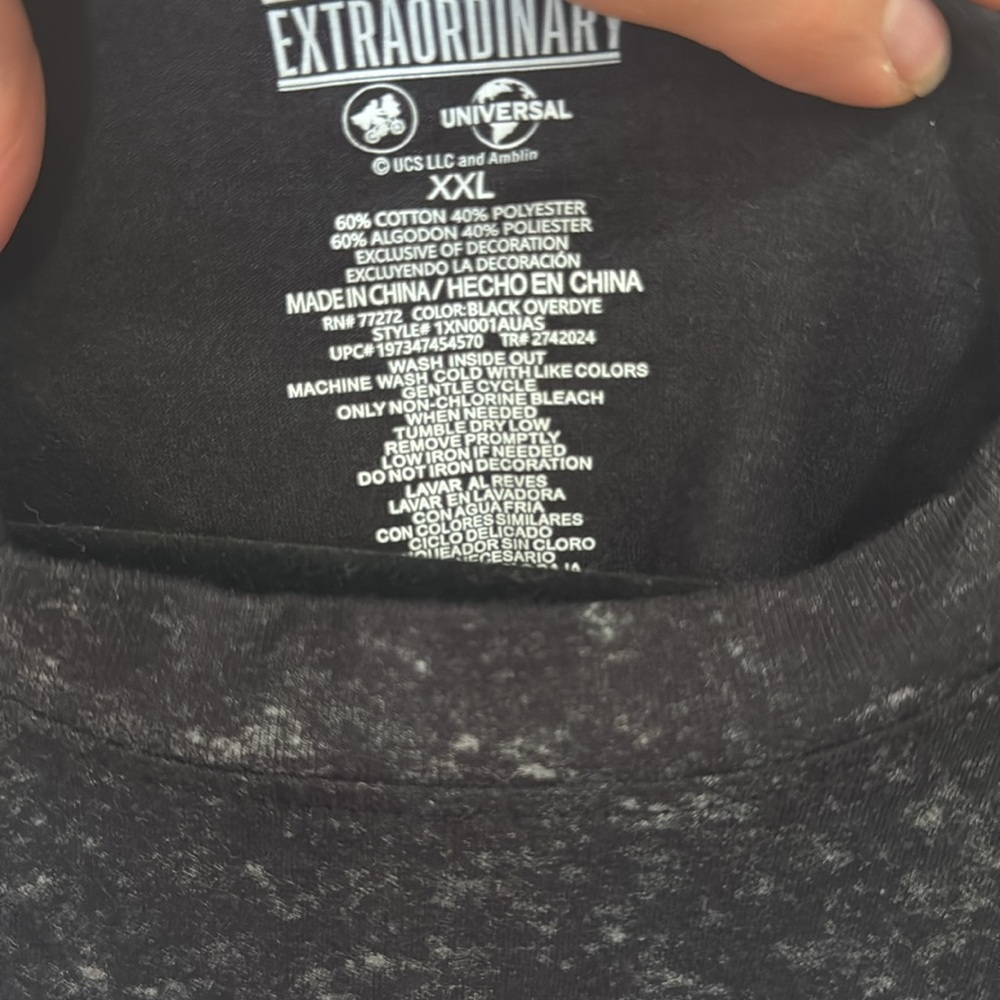 UNIVERSAL STUDIOS METALLIC MOVIE MASHUP TEE B2TF JURASSIC PARK ET JAWS XXL - Picture 8 of 8
